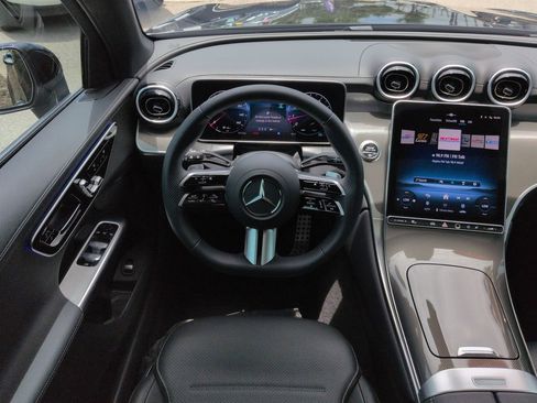 Used 2025 Mercedes-Benz GLC 300 4MATIC image 16