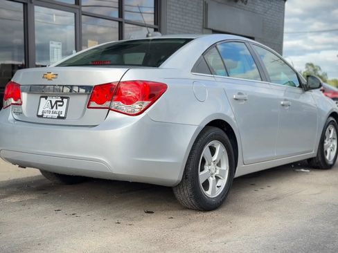 Used 2016 Chevrolet Cruze LT FWD image 2