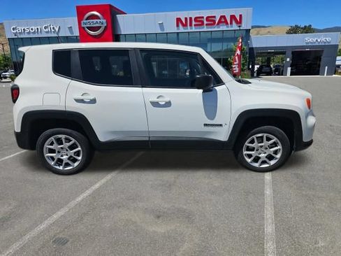 Used 2023 Jeep Renegade Latitude AWD/4WD image 7