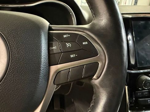 Used 2020 Jeep Grand Cherokee Limited image 17