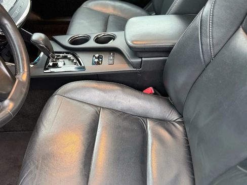 Used 2013 Toyota Avalon XLE image 19