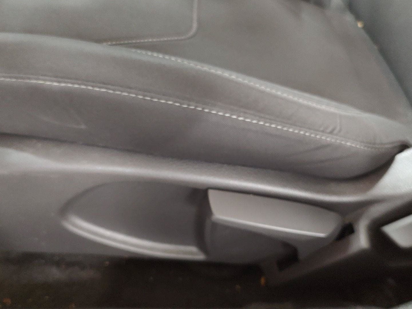Used 2015 Ford Focus SE w/ Equipment Group 201A FWD image 3
