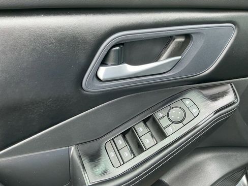 Used 2026 Nissan Rogue SV image 16