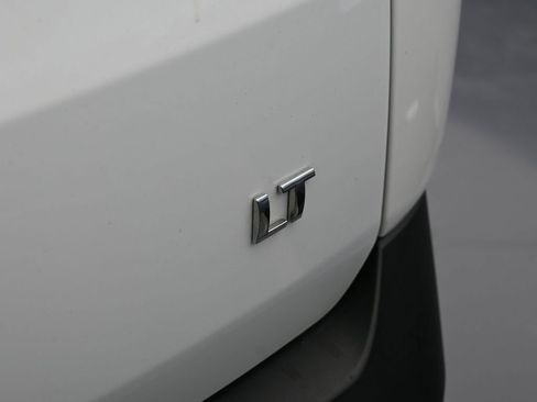 Used 2023 Chevrolet Traverse LT image 35