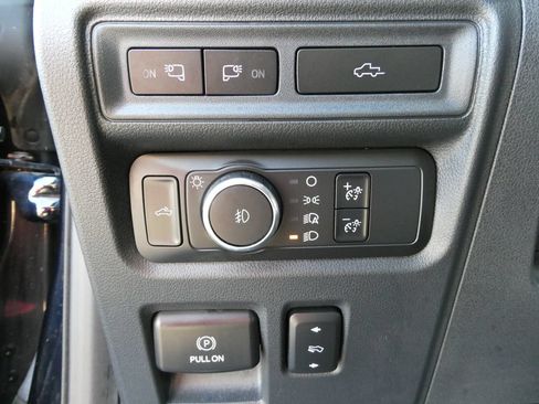 Used 2021 Ford F150 Platinum w/ FX4 Off-Road Package AWD/4WD image 28