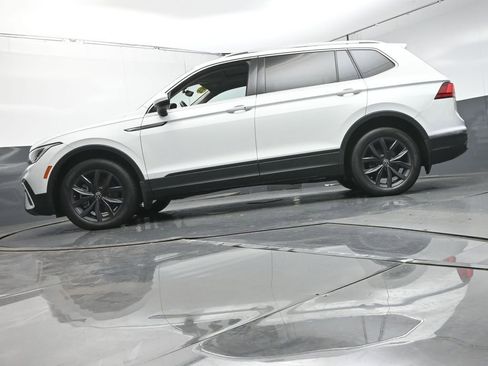 Used 2022 Volkswagen Tiguan SE image 36