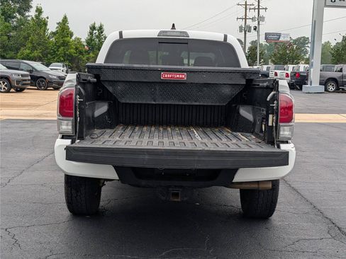 Used 2022 Toyota Tacoma TRD Off-Road w/ Technology Package AWD/4WD image 5