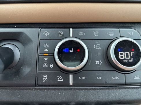 Used 2025 Land Rover Defender 110 X-Dynamic SE image 35