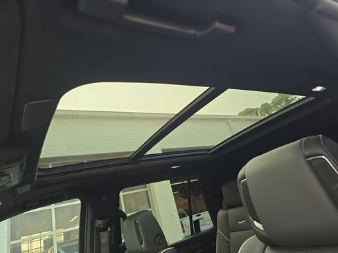 Certified 2024 Cadillac Escalade Premium Luxury w/ Performance Package AWD/4WD image 31