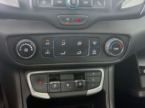 Used 2024 GMC Terrain SLE FWD image 22
