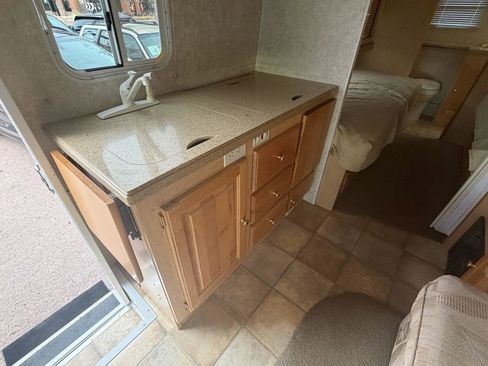 Used 2006 Ford E-350 and Econoline 350 Super Duty image 18