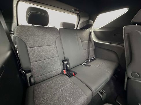 Certified 2025 Chevrolet Traverse LT w/ Driver Confidence Package image 35