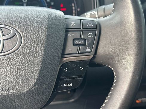 Used 2025 Toyota Camry XLE image 25