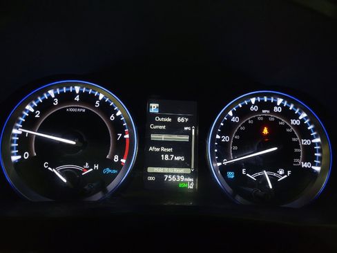 Used 2019 Toyota Highlander SE image 23