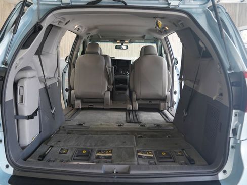 Used 2015 Toyota Sienna XLE FWD image 43