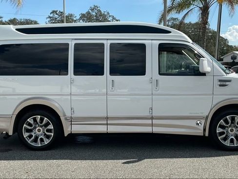 Used 2022 Chevrolet Express 2500 w/ Enhanced Convenience Package image 12