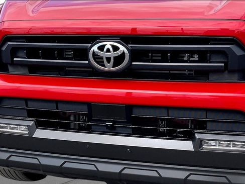 Used 2025 Toyota 4Runner SR5 AWD/4WD image 30