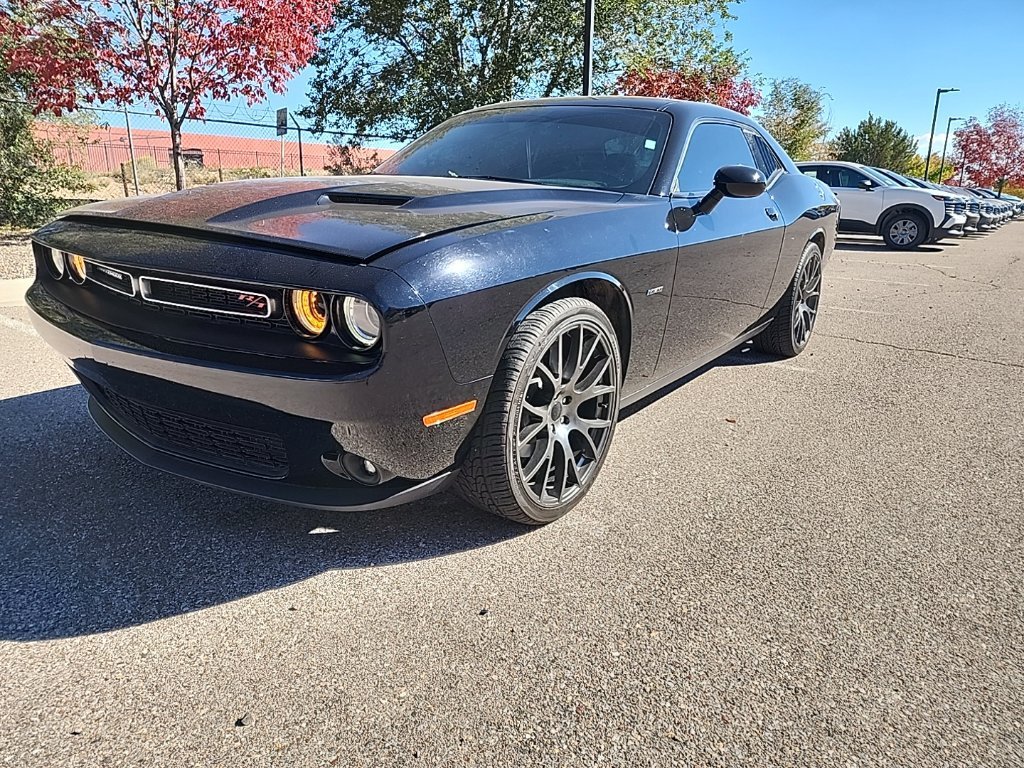 Used 2017 Dodge Challenger R/T RWD image 1