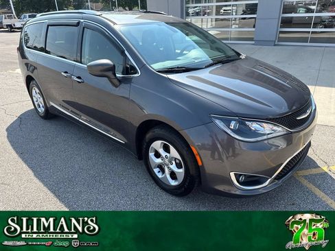 Used 2017 Chrysler Pacifica Touring-L Plus FWD image 1