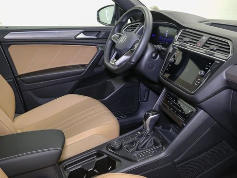 Certified 2023 Volkswagen Tiguan SE R-Line image 22
