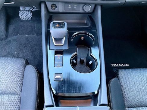 Used 2024 Nissan Rogue SV image 20