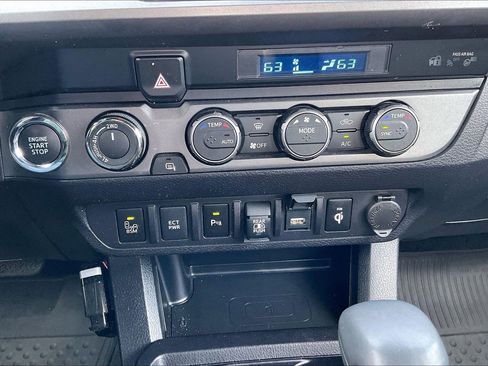 Used 2022 Toyota Tacoma TRD Sport w/ Technology Package AWD/4WD image 31
