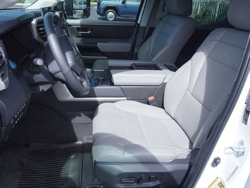 Used 2024 Toyota Tundra Limited AWD/4WD image 10