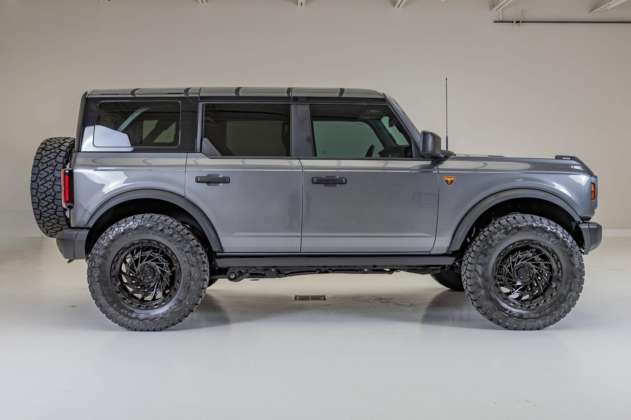 Used 2025 Ford Bronco Badlands AWD/4WD image 11
