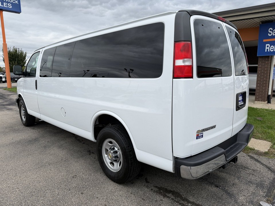 Used 2024 Chevrolet Express 3500 LT w/ LT Preferred Equipment Group RWD image 3