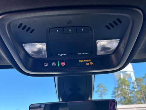 Used 2022 Chevrolet Traverse RS w/ LPO, 'HIT The Road' Package image 21