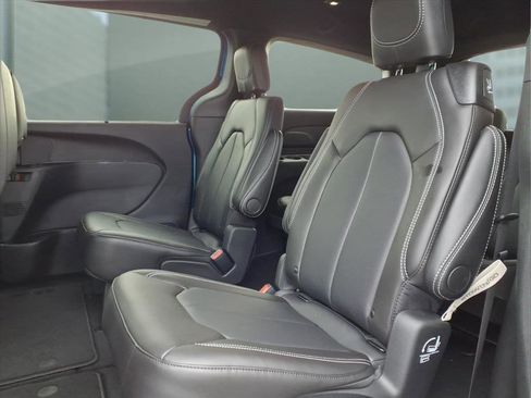 New 2026 Chrysler Pacifica Select FWD image 10