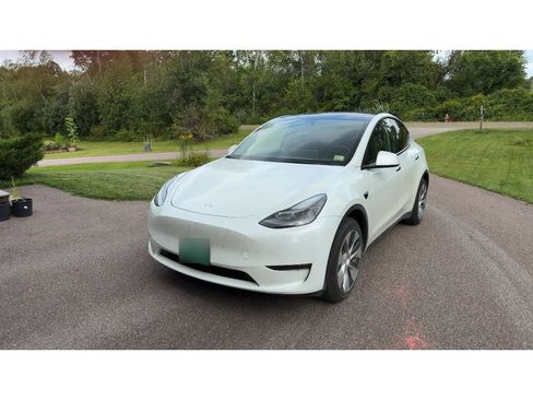 Used 2023 Tesla Model Y Long Range AWD/4WD image 1