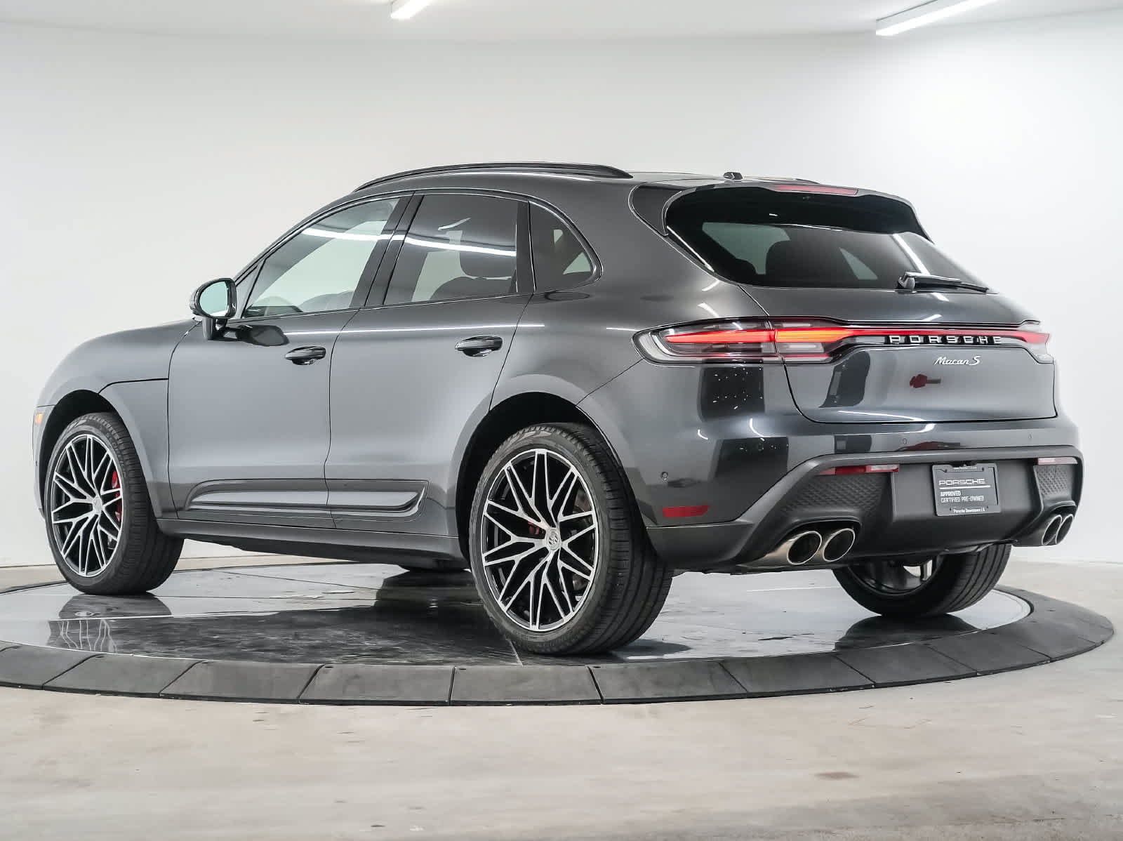 Certified 2023 Porsche Macan S AWD/4WD image 3