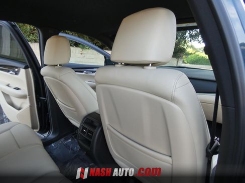 Used 2019 Cadillac XT5 FWD image 35