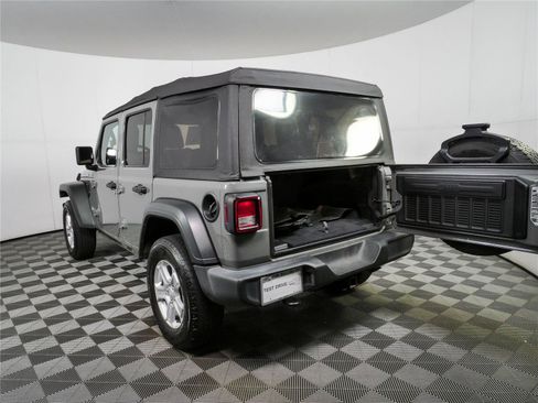 Used 2018 Jeep Wrangler Unlimited Sport S AWD/4WD image 28