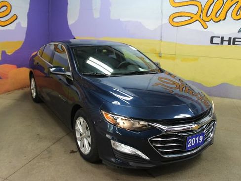 Used 2019 Chevrolet Malibu LT FWD image 2