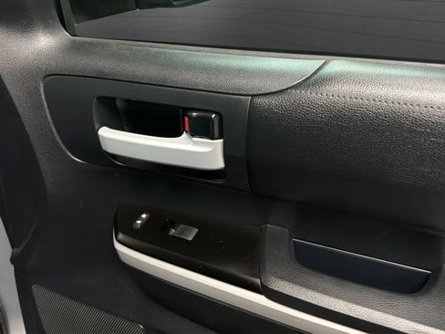 Used 2018 Toyota Tundra SR5 AWD/4WD image 23