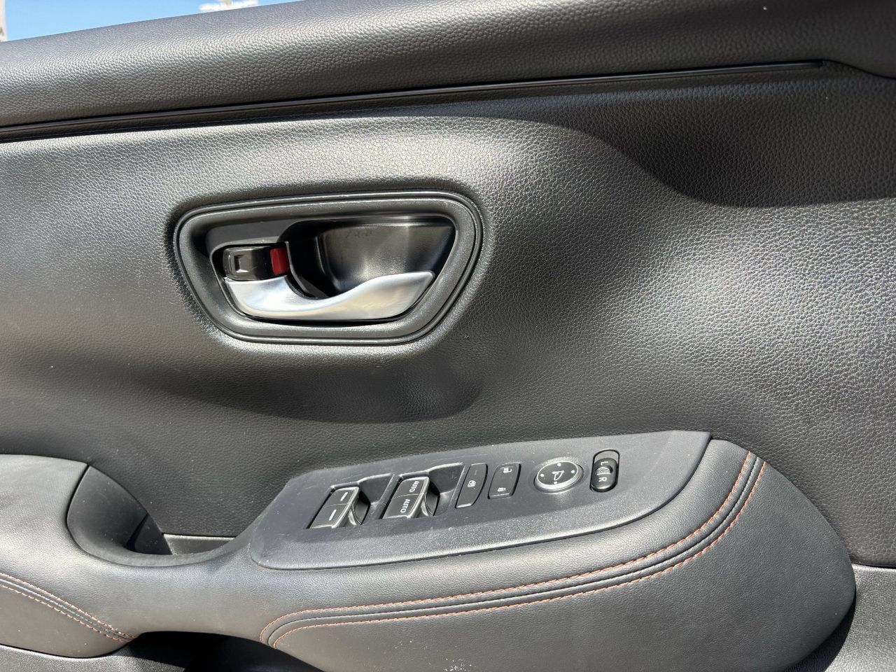 Certified 2025 Honda HR-V Sport image 19