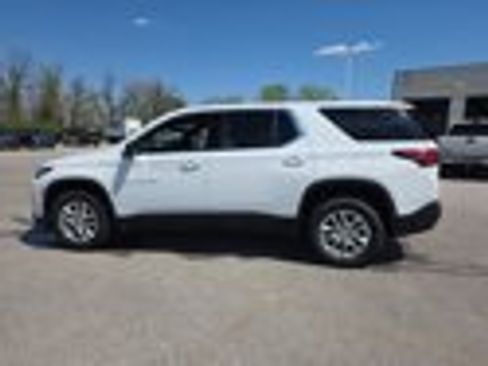 Used 2023 Chevrolet Traverse LS image 4