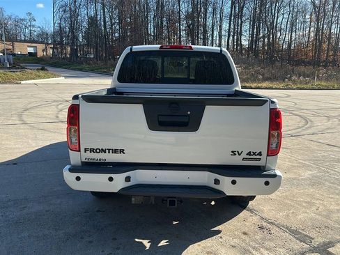 Used 2021 Nissan Frontier SV w/ Midnight Edition Floor Mats image 6