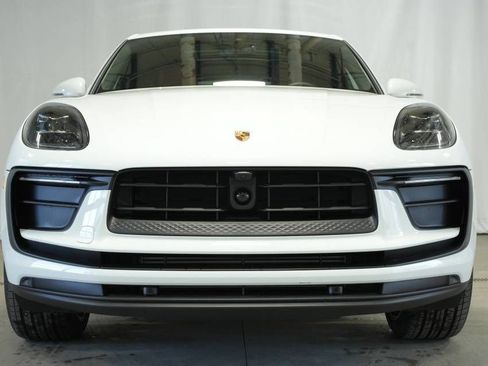 Certified 2025 Porsche Macan AWD/4WD image 11