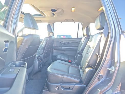 Used 2021 Honda Pilot Touring image 16