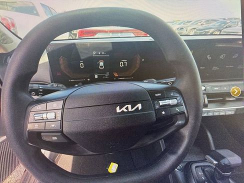 Used 2025 Kia K4 FWD image 5