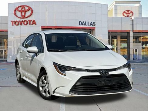 Used 2025 Toyota Corolla LE FWD image 1