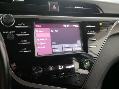 Used 2019 Toyota Camry SE image 22