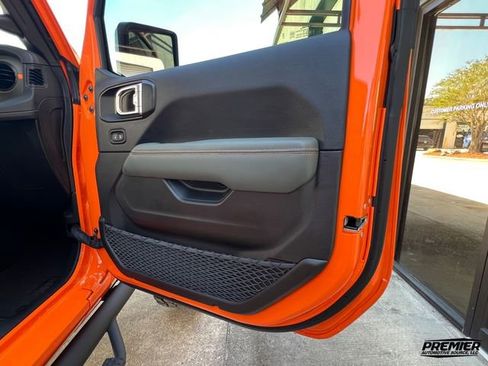 Used 2025 Jeep Gladiator Mojave image 70