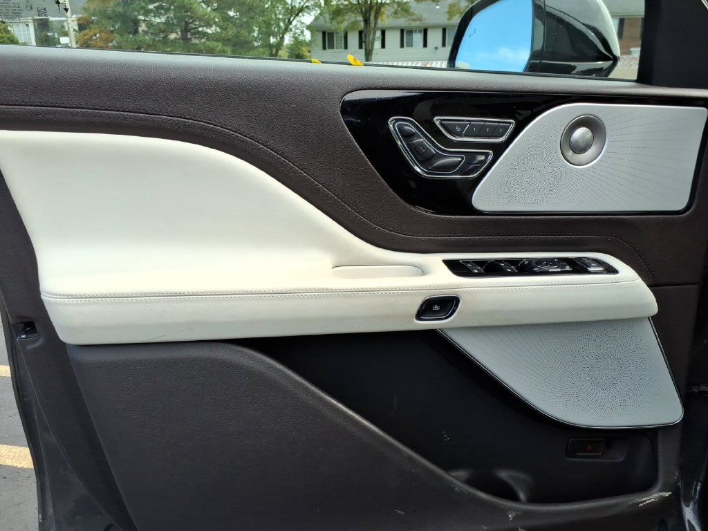Used 2024 Lincoln Aviator Black Label AWD/4WD image 15