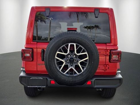 Used 2025 Jeep Wrangler Unlimited Sahara AWD/4WD image 4