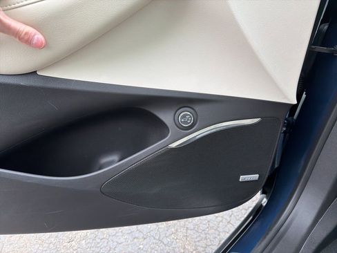 Used 2023 Buick Enclave Essence w/ Experience Buick Package image 21