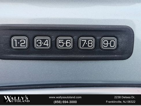 Used 2009 Lincoln Town Car Signature Limited image 36